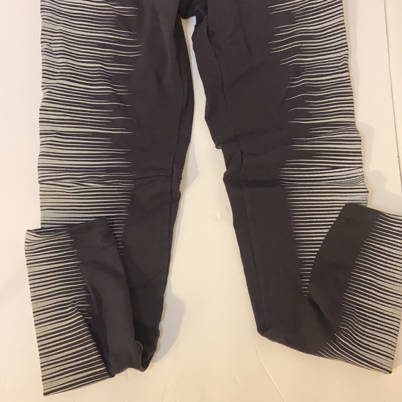 Nike dry fit reflective running leggings. Size small black and gray - Picture 3 of 8